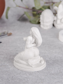 Статуэтка Девушка с кляпом