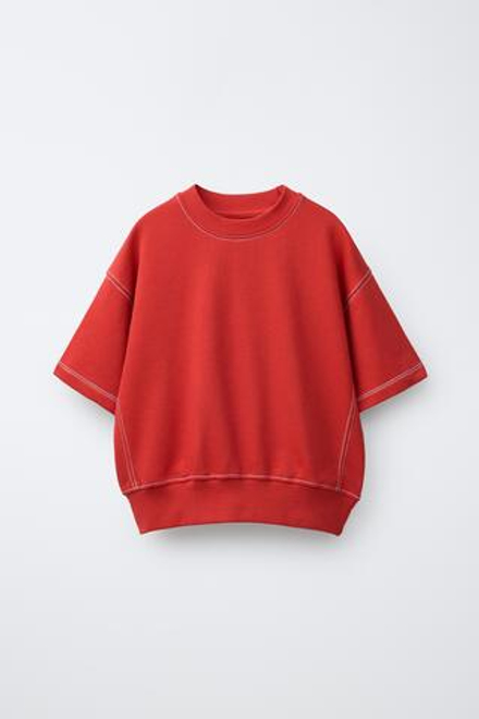 ZARA КОМПЛЕКТ ИЗ ФУТБОЛКИ И ШОРТОВ ИЗ ФУТЕРА С ОТДЕЛОЧНОЙ СТРОЧКОЙ, КРАСНЫЙ