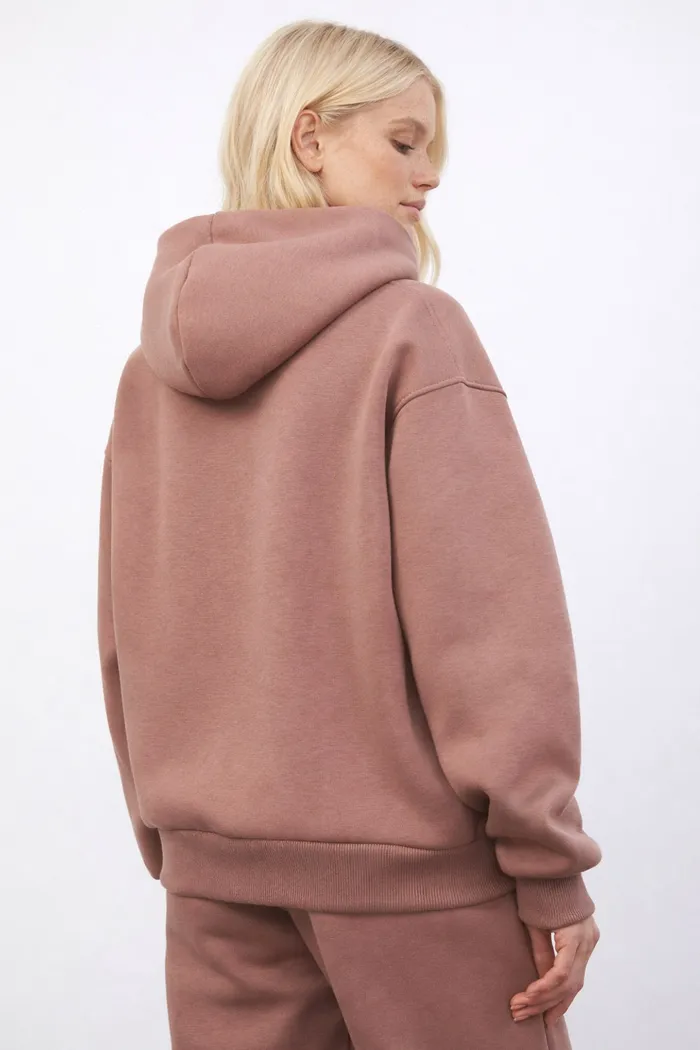 Утепленное худи свободного кроя цвета молочный шоколад