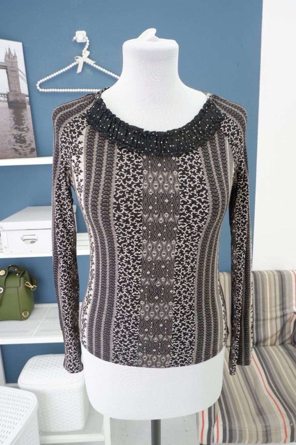 Блуза оригинальная 40-42 размер