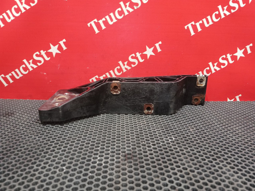 Кронштейн бампера правый 2018г.