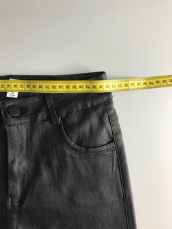 Джинсы обтягивающего кроя, визуально на 40/42 размер