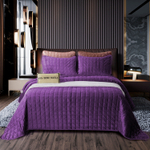 Велюровое покрывало в клетку и две наволочки OVL021