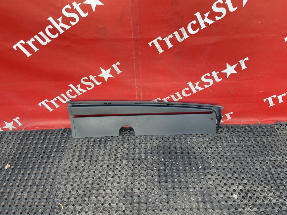 Накладка солнцезащитной шторки левая