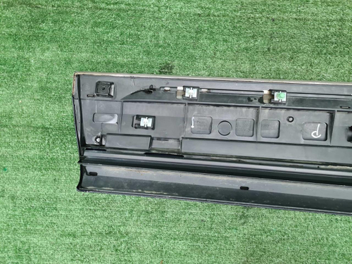 Накладка двери перед. VW Touareg 2 NF 10-18 R-line