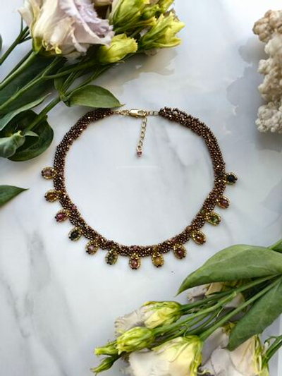 Колье "Черепица" ручной работы из бисера и камня Турмалин