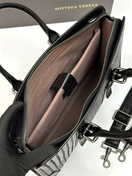 Кожаный портфель Bottega Veneta Intrecciato на молнии с плечевым ремнем