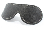 Черная кожаная маска на глаза с контрастной строчкой