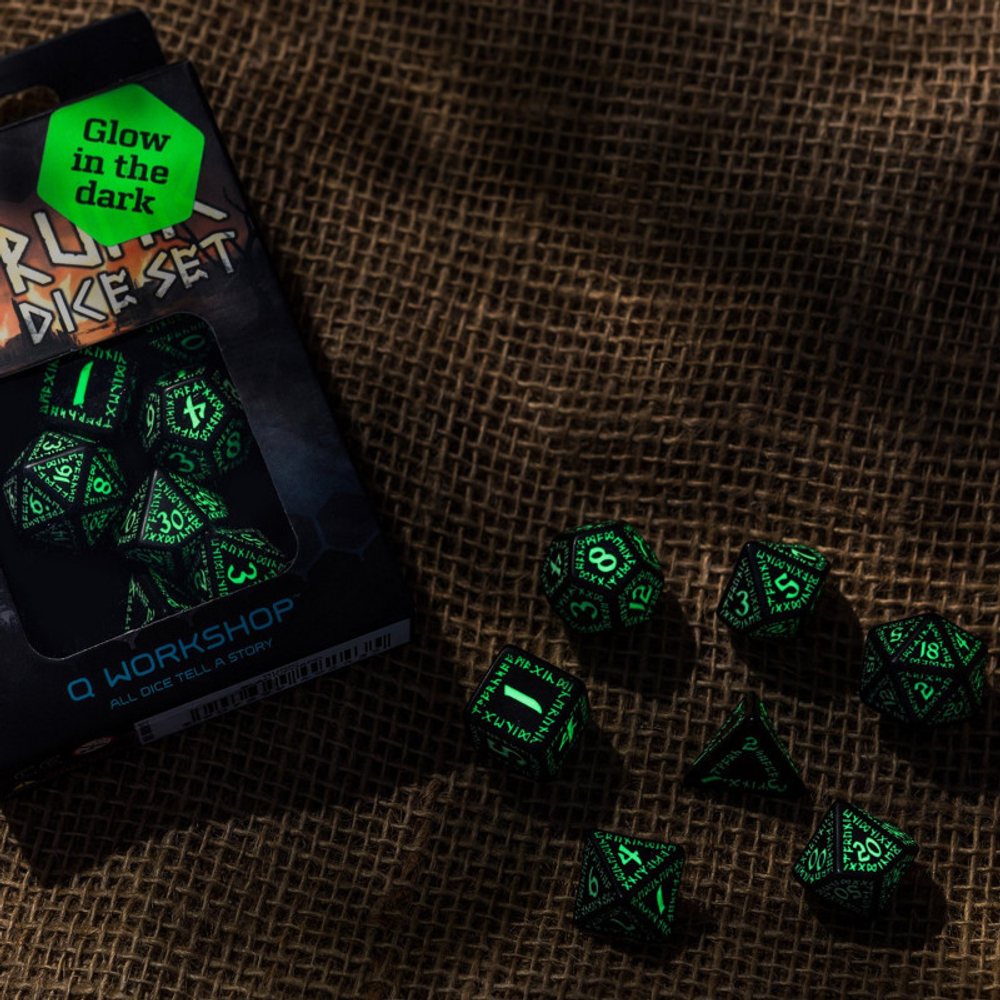 Runic Black & glow-in-the-dark Dice Set (7)