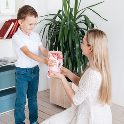 Шоколадный букет в коробке "Вкус Любви" из роз, тюльпанов, клубники, подарок любимой, на 8 марта, на День Рождения.