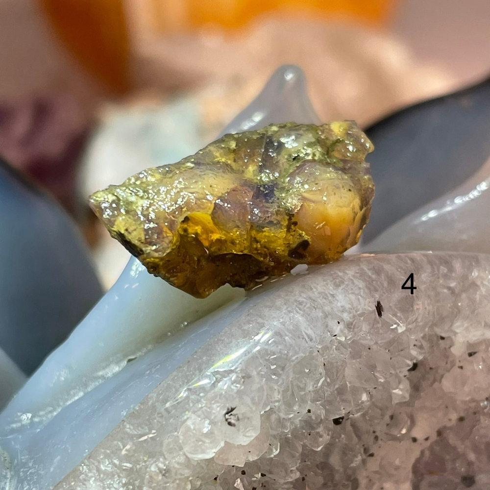 35663 Опал Эфиопский необработанный 21-23мм