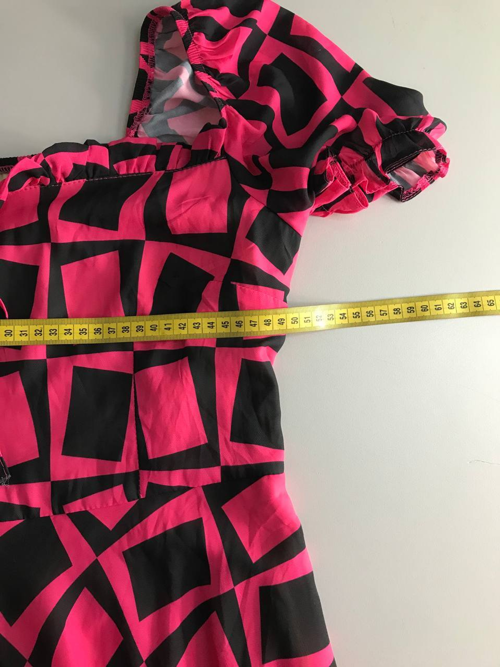 Платье с геометрическим принтом, визуально на 52/54 размер