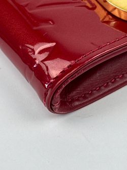 Сумка Louis Vuitton Rossmore Pomme D’Amour Monogram Vernis