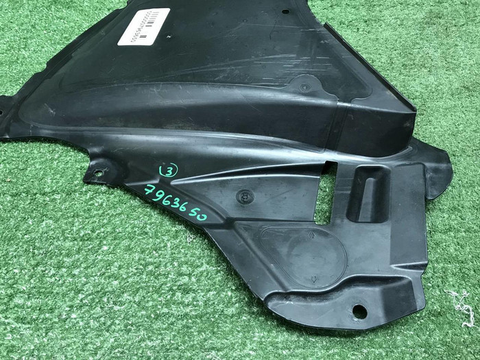 Пыльник переднего бампера BMW 5er G30 (2020-2023)