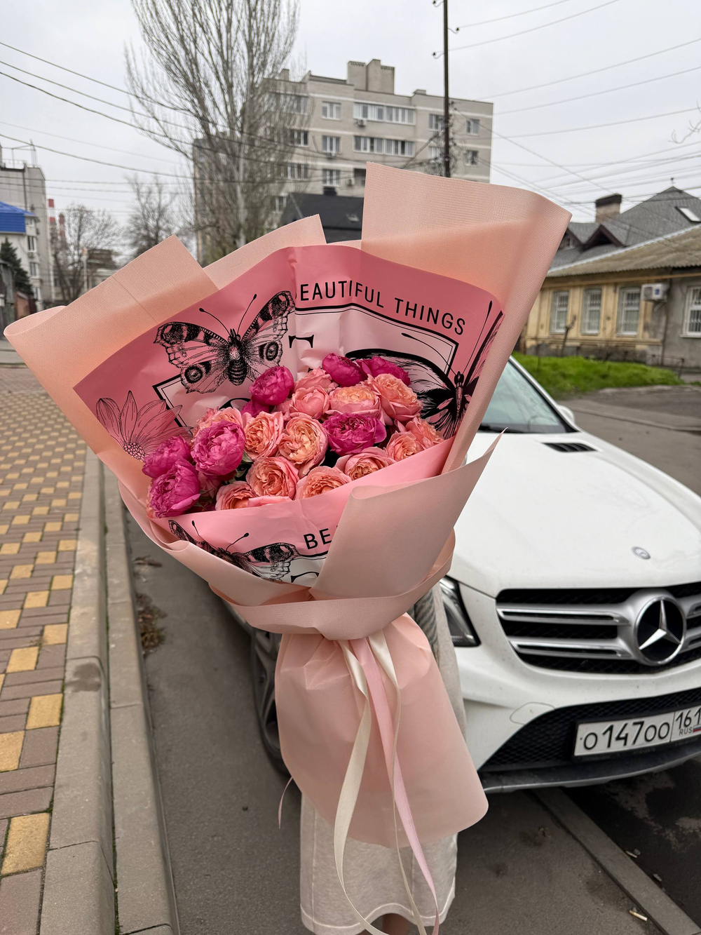 Букет пионовидных кустовых роз