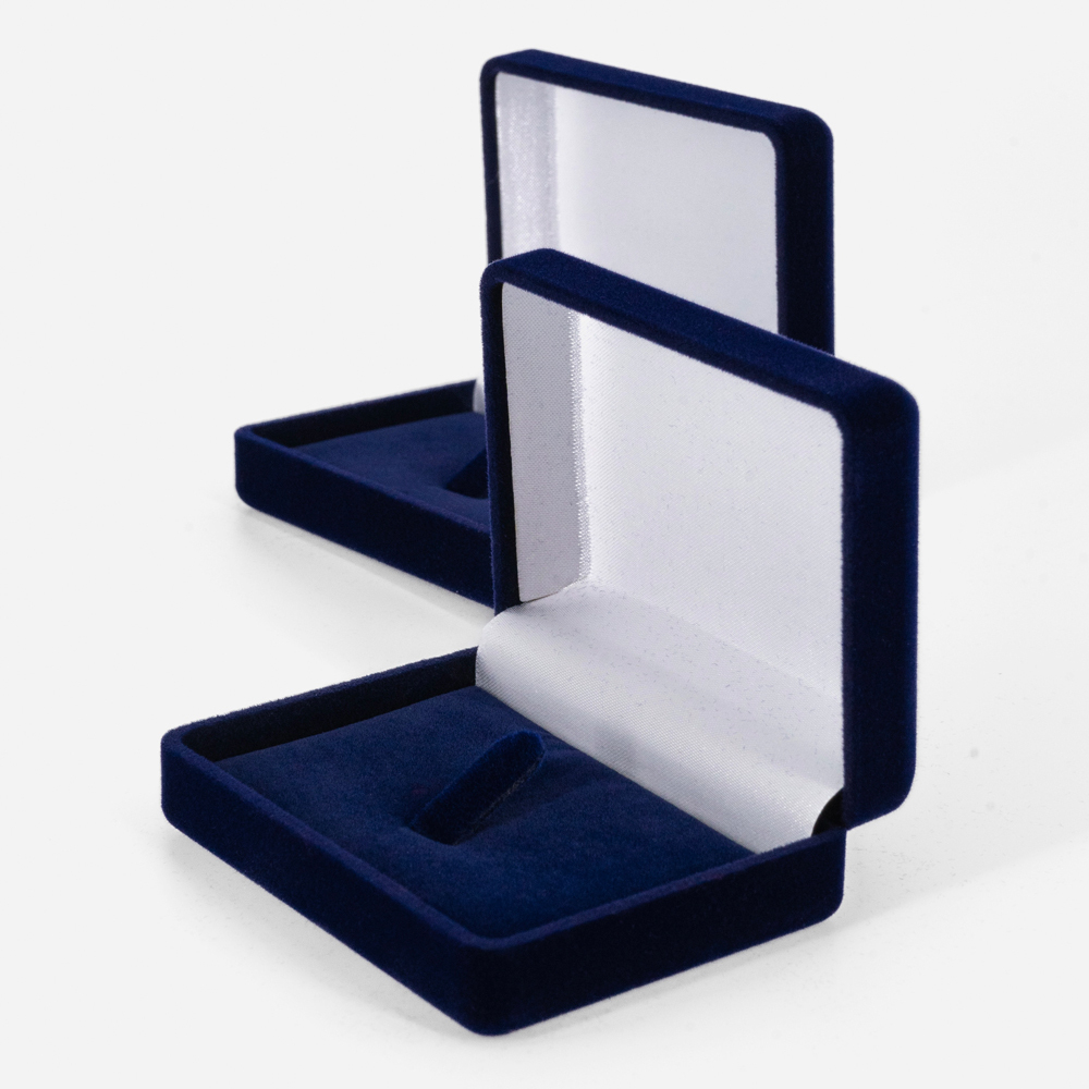 Бархатистая поверхность футляра