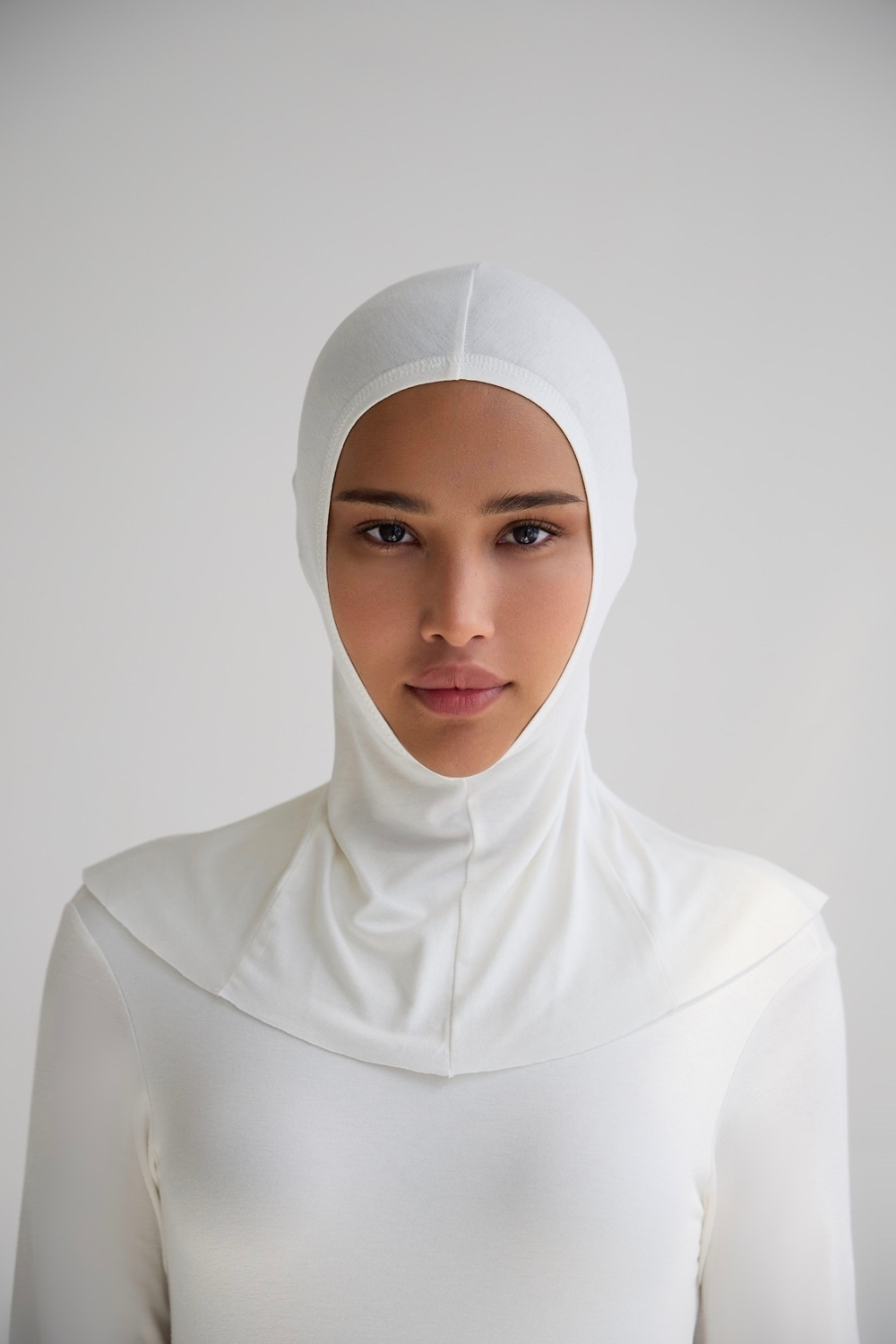 Балаклава утонченная со швом белая