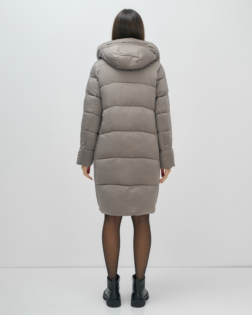 Пальто зимнее утепленное с капюшоном женское серого цвета 7638Sr