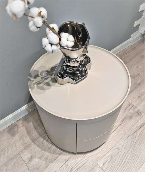 Прикроватная тумбочка 4267 с двумя выдвижными ящиками светло-серая