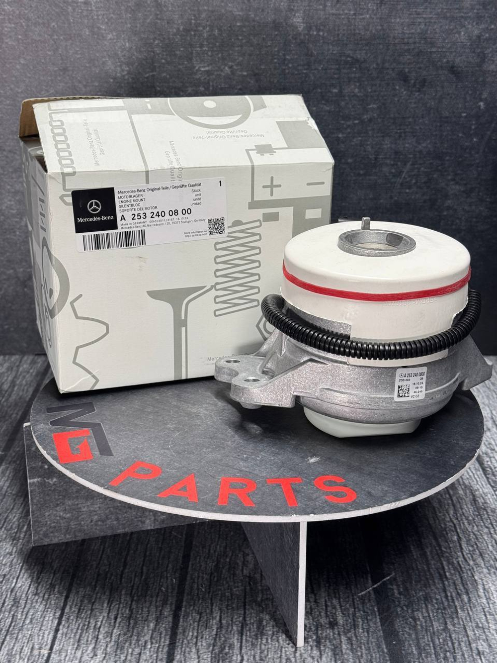 Опора двигателя правая Mercedes-Benz A2532400800