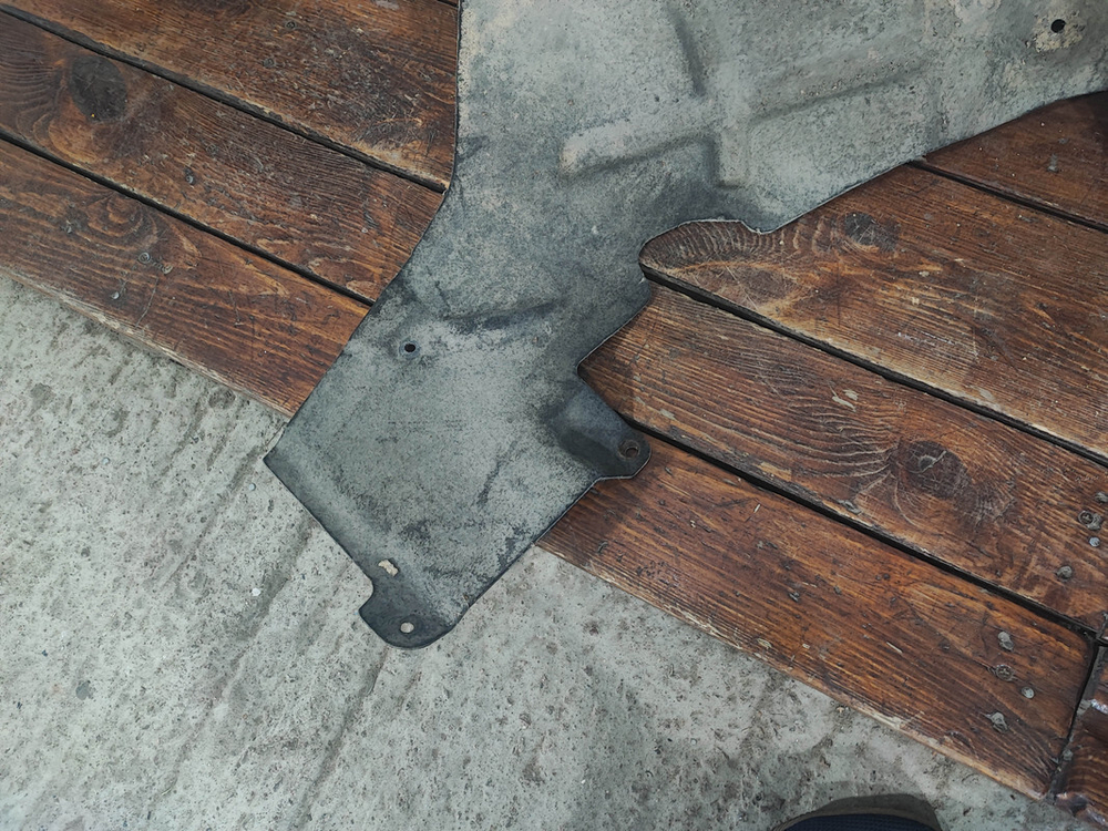 Подкрылок передний левый Volkswagen Touareg 2 10-18 Б/У Оригинал 7P6805977