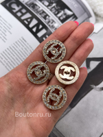 Пуговицы Шан. Золотые Лого в стразах  21,5 мм
