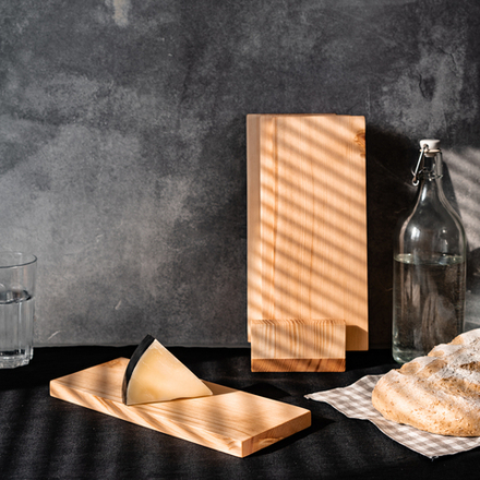 Деревянные разделочные доски 4 шт. на подставке из сибирского кедра RDN4