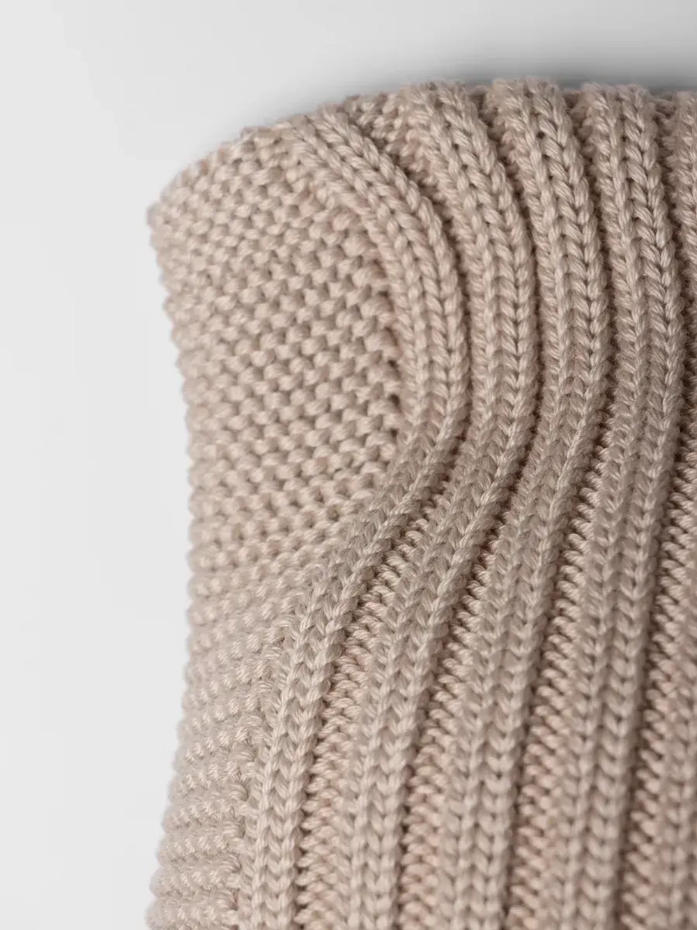 Шапка вязаная с ушками женская на осень