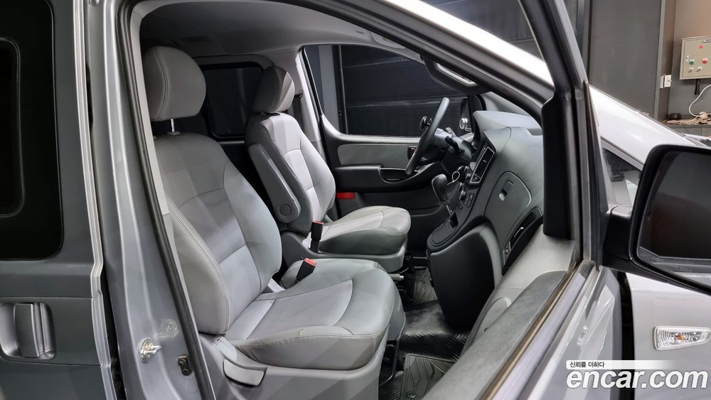 Hyundai The New Grand Starex Urban 9-и местный (10.2019)