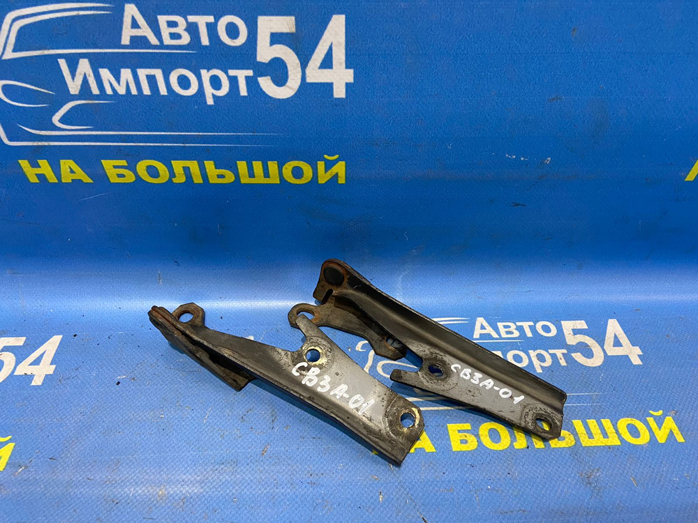 Петля капота левая MITSUBISHI LANCER 1995