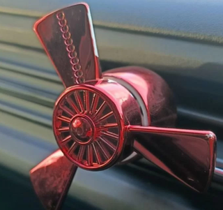 Ароматизатор-игрушка -на обдув- ВИНТ - YC-141RE красный