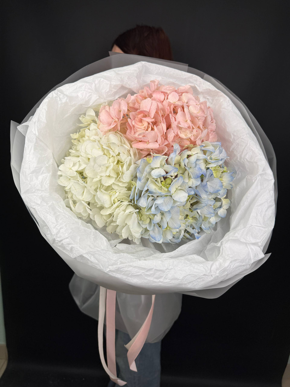 Букет из разноцветной гортензии