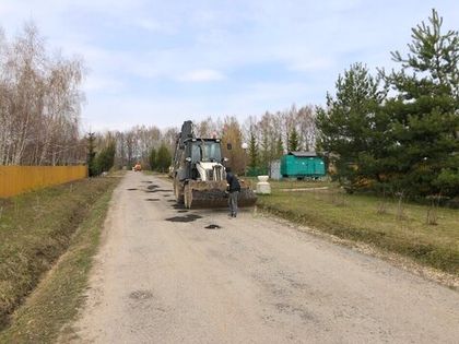 Проводится ямочный ремонт внутрипоселковых дорог