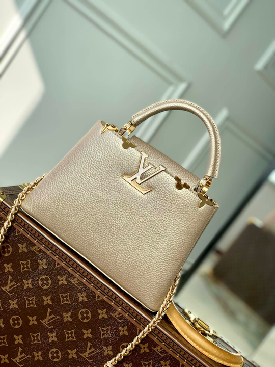 Louis Vuitton Capucines BB