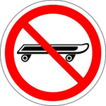 Знак "Вход со скейтбордами запрещен"