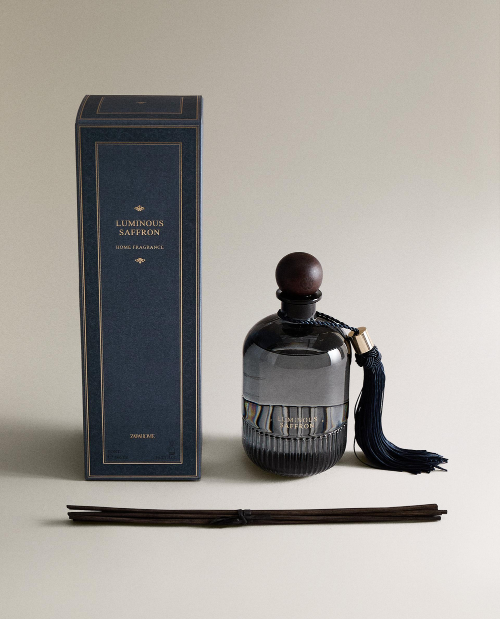 Zara Home Аромадиффузор Luminous Saffron 480 мл, тростниковые палочки микадо, аромат парфюмированный, Золотой