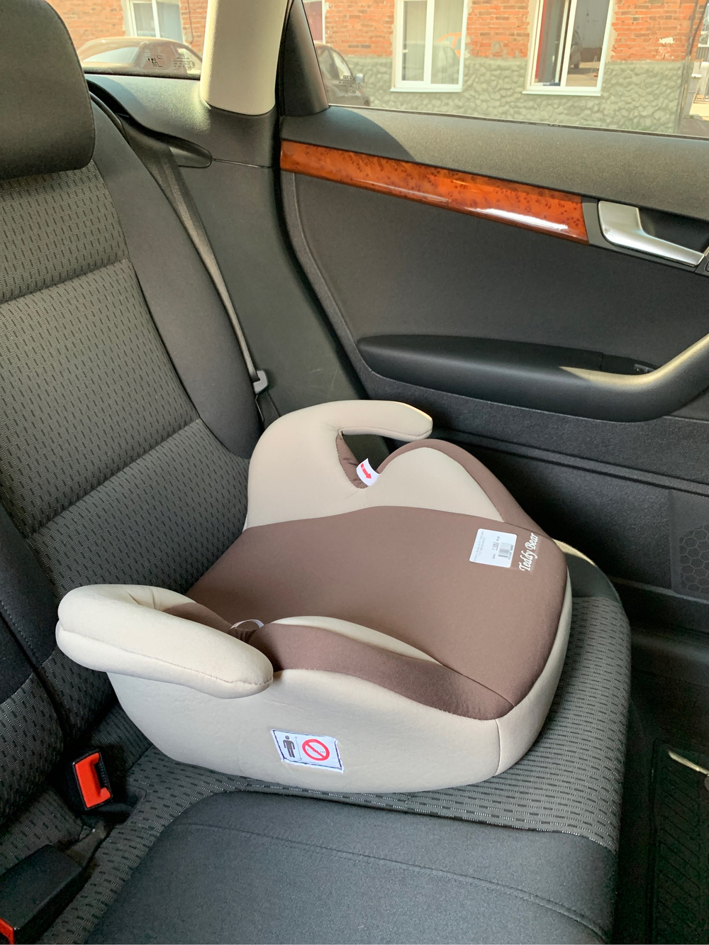 Автокресло (бустер) LB 311 (Teddy Bear) ПК (55. BEIGE+BROWN)