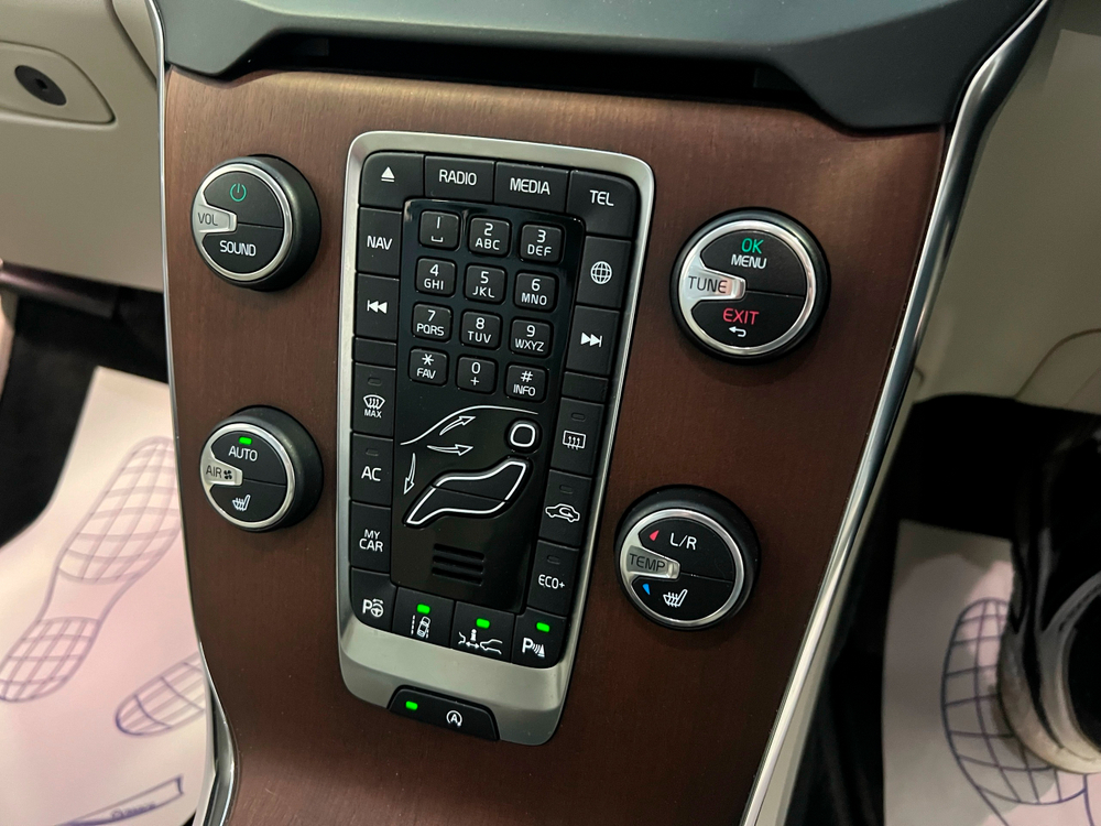 Volvo V40, 2017 год