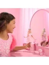 Шарнирная кукла HYV27 Барби Deluxe в стиле Барбикор