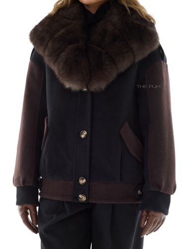 Черная куртка с шоколадными рукавами