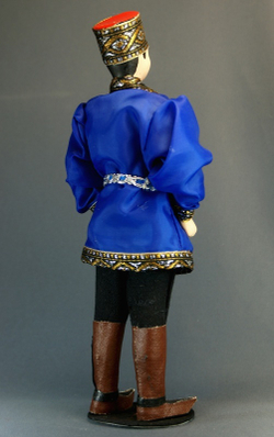 Кукла фарфоровая Калмык в праздничном мужском костюме