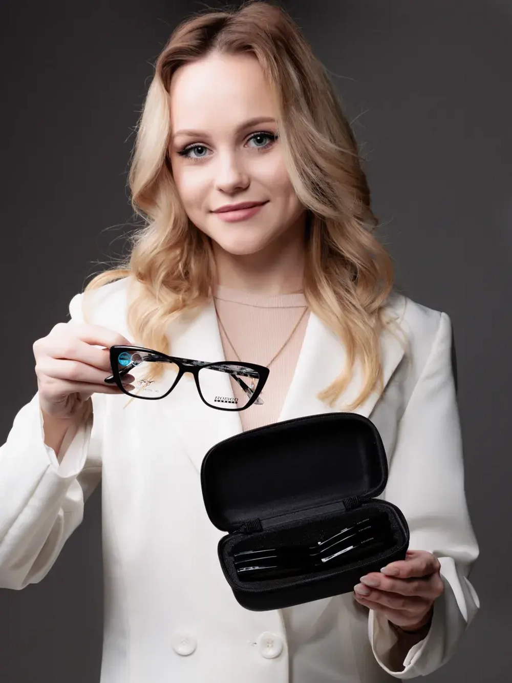 Солнцезащитные очки с футляром и накладками 4в1