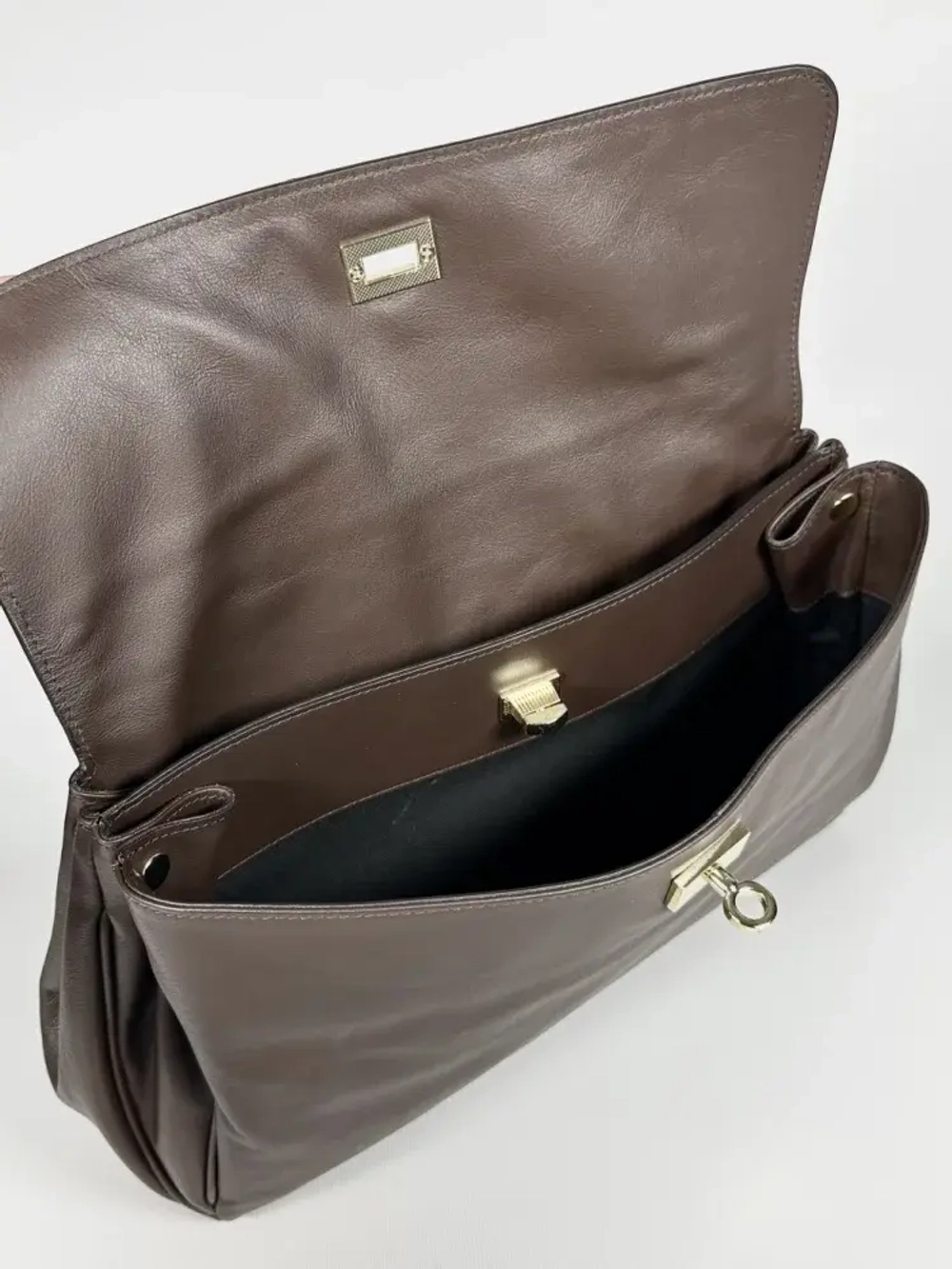 Женская сумка из натуральной кожи ягненка коричневого цвета