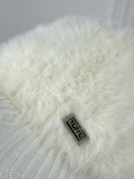 Шапка с помпоном зимняя с козырьком