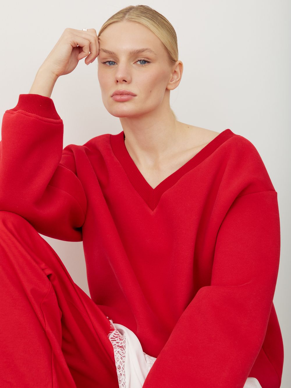 СВИТШОТ С V-ВЫРЕЗОМ КРАСНЫЙ