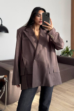 Жакеты изо льна оверсайз с прорезями . Застежка на одну пуговицу