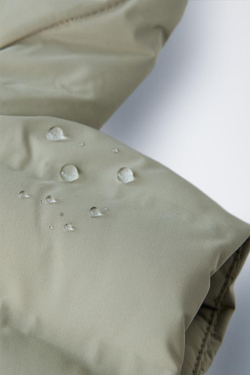 ZARA СТЕГАНЫЙ ЖИЛЕТ С КАПЮШОНОМ, КОСТЯНОЙ