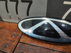 Эмблема решетки радиатора Chery Tiggo 8 Pro Max 22-нв Б/У Оригинал 605000978AA