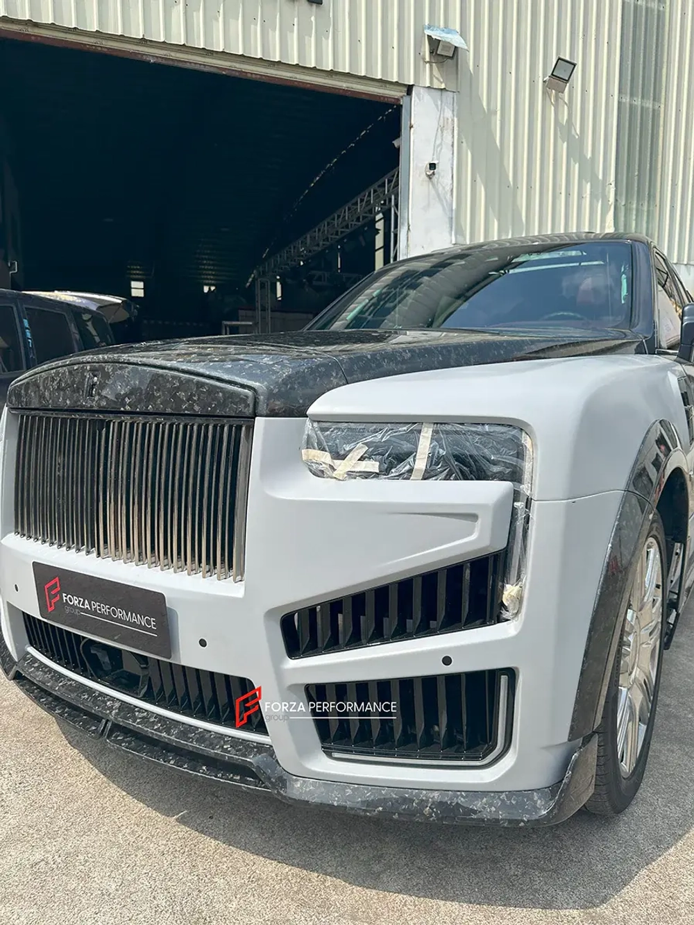 Обвес переделка для ROLLS-ROYCE CULLINAN СЕРИИ 1 2018 - 2025 в ROLLS-ROYCE CULLINAN СЕРИИ 2 РЕСТАЙЛИНГ Ролс Ройс Куллинан