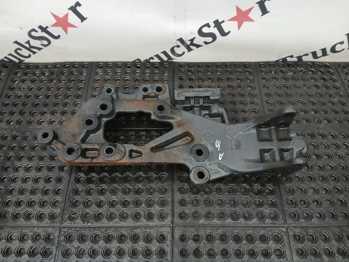 Кронштейн усилителя бампера левый